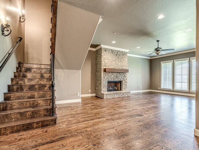 Building Photo - Luxury Edmond Townhome Overlooking Waterfa...