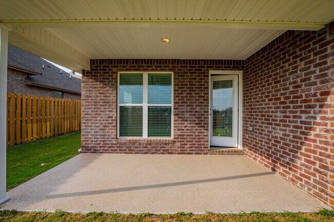 Building Photo - ***1021 Pink Lady Place***