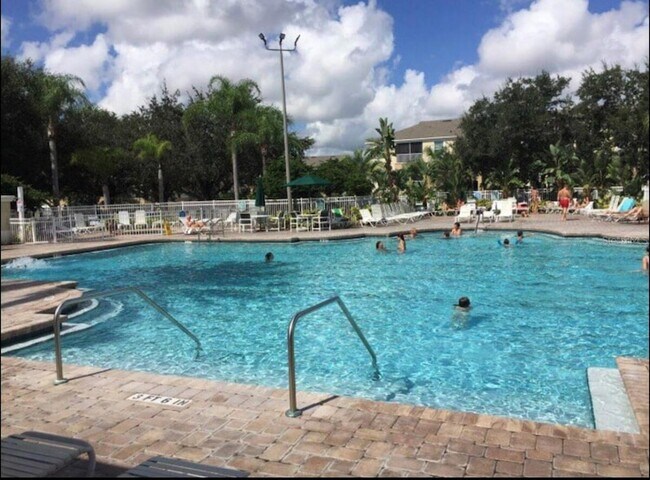 Building Photo - 2310 Silver Palm Dr