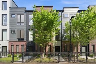 Building Photo - 4216 W Belmont Ave