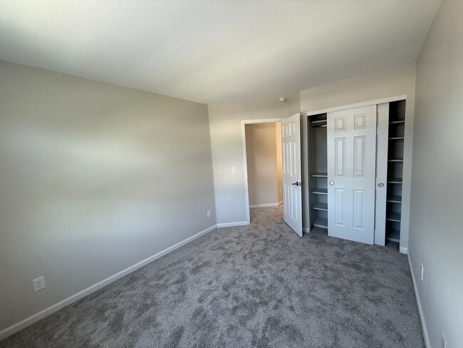 Building Photo - 818 Spyglass Cir