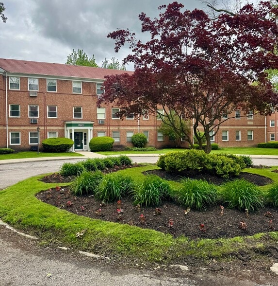 Building Photo - 13797 Cedar Rd