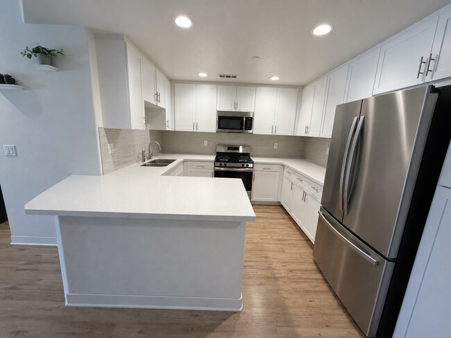 Building Photo - Beautiful 3-Bedroom Home in Anaheim!