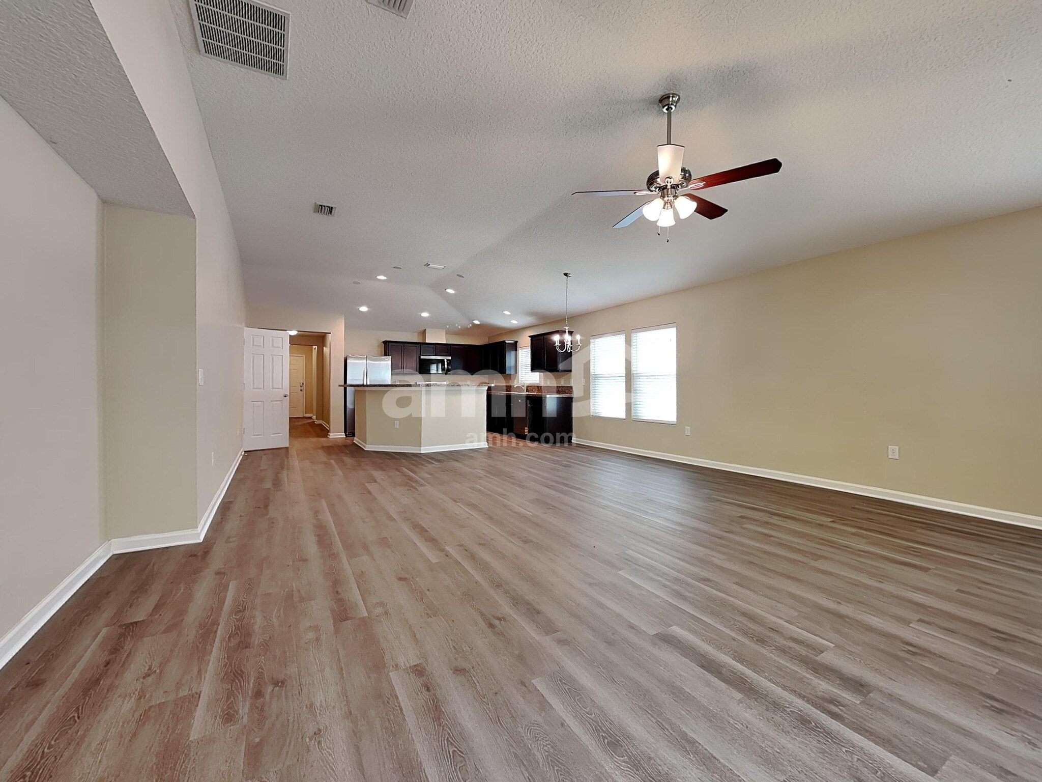 Building Photo - 563 Worcester Ct