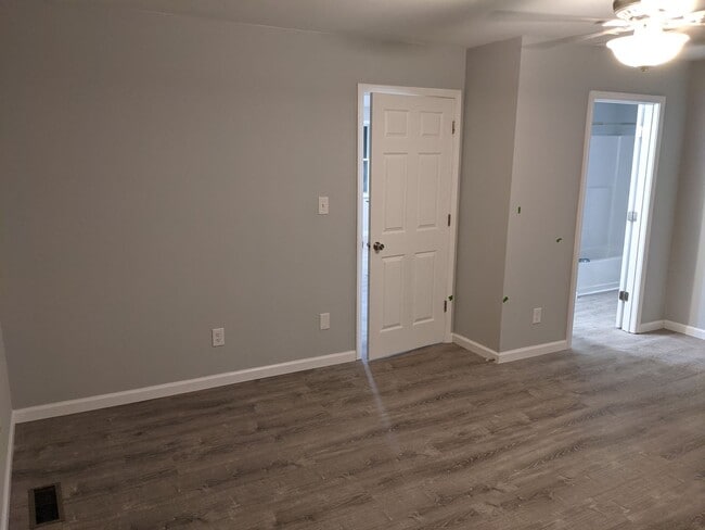 Primary Photo - Private 3 bed 2bath house in North Johnson...