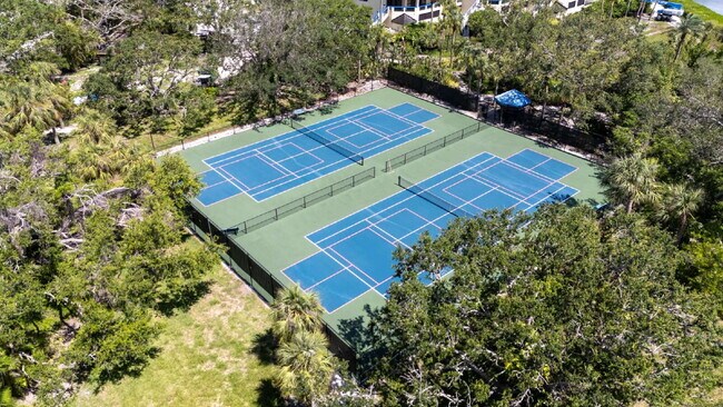 Building Photo - One of Longboat Key’s premier waterfront c...