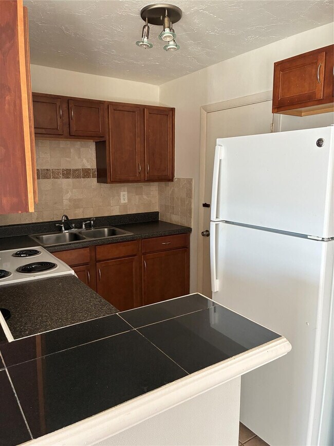 Building Photo - 2970 NE 16th Ave