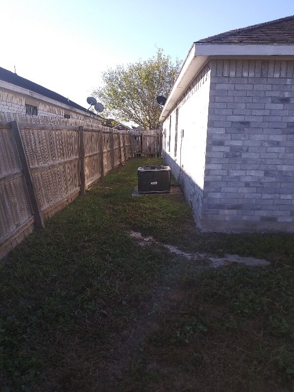 Building Photo - 4720 Sandpiper Ave