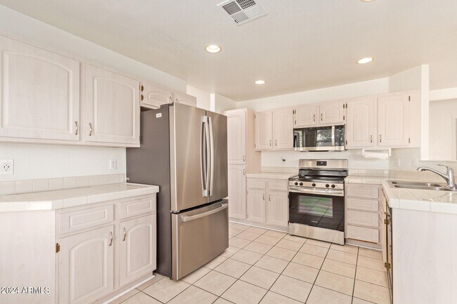 Building Photo - 3224 E Escuda Rd