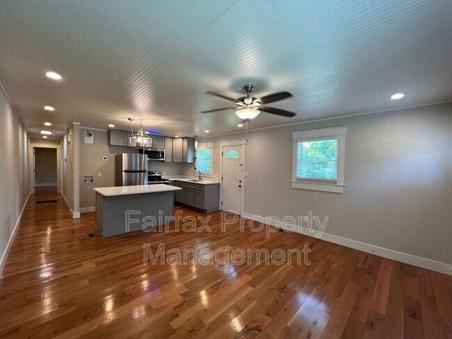 Primary Photo - 1210 Gearwood Ave