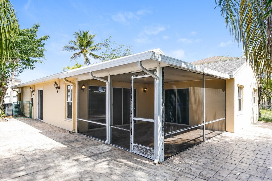 Building Photo - 210 NW 207th Way