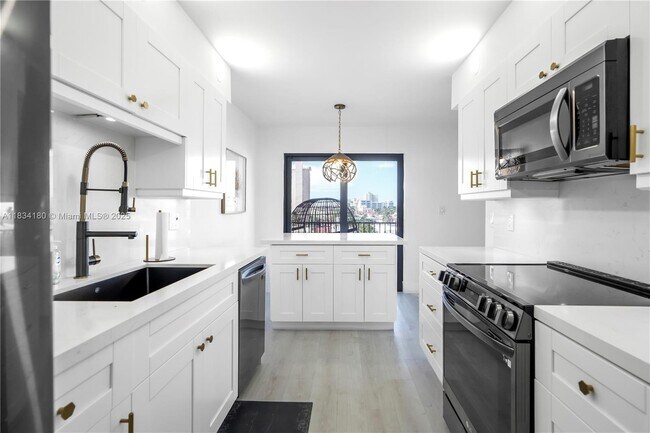 Building Photo - 1201 S Ocean Dr