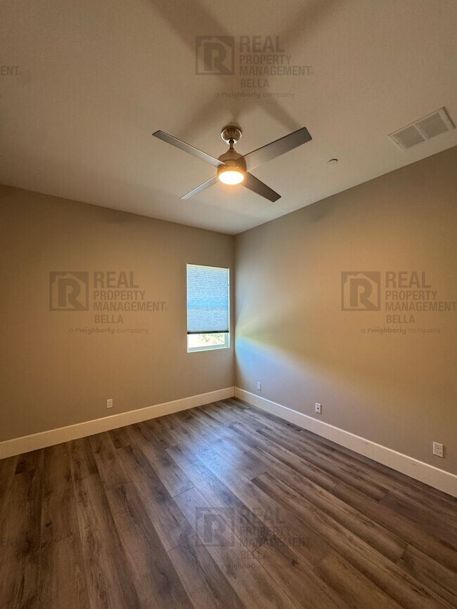 Building Photo - Beautiful Winchester Home with Open Floor Plan, Office & Solar