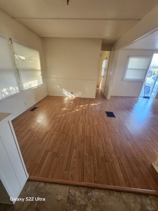 Building Photo - 1012 51st Ave Terrace W