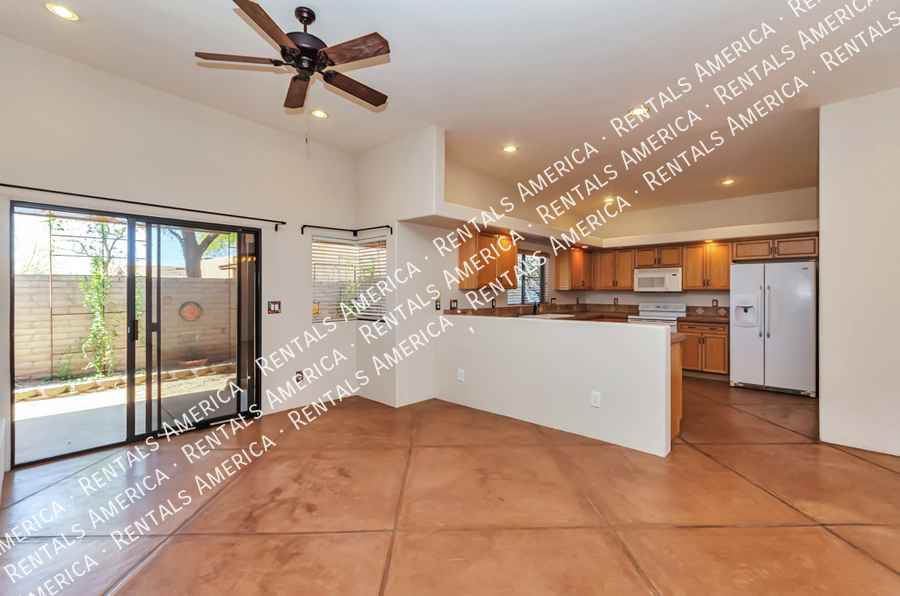 Building Photo - 1711 N Baxter Dr