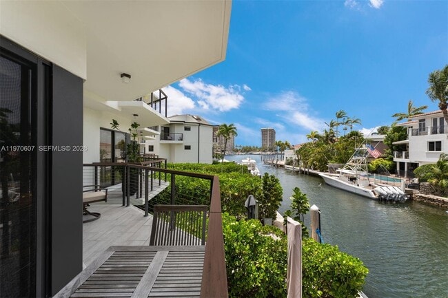 Building Photo - 3560 W Fairview St