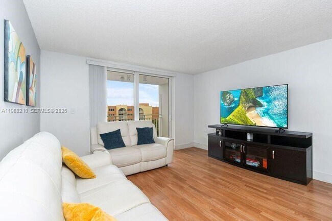 Building Photo - 6960 Miami Gardens Dr