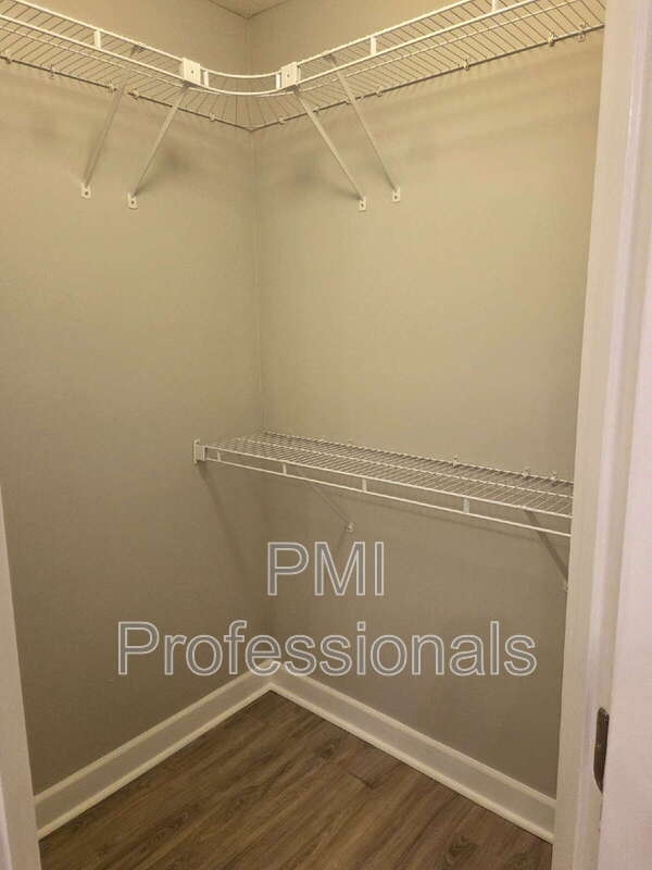 Building Photo - 3241 Hardwood Dr