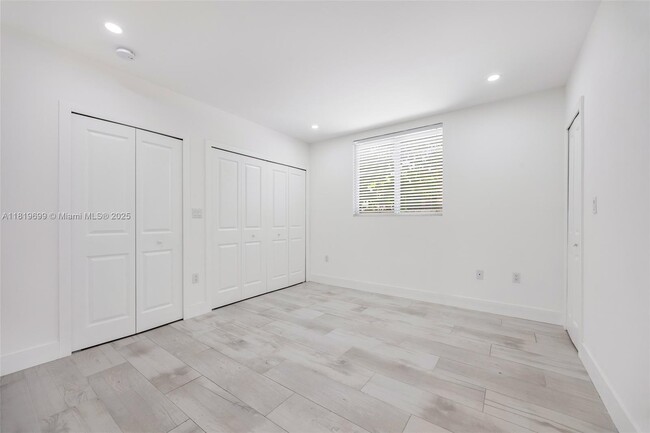 Building Photo - 3787 Thomas Ave