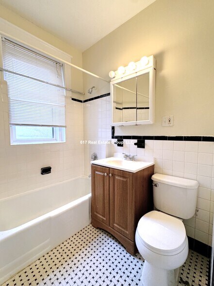 Building Photo - 208 Winthrop Rd