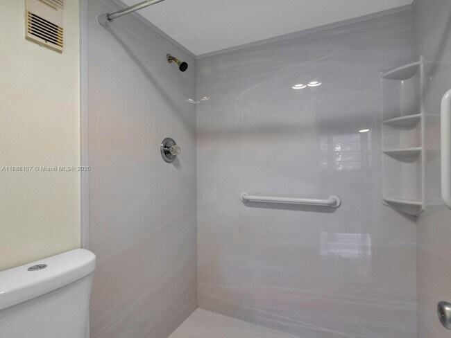 Building Photo - 1000 St Charles Pl