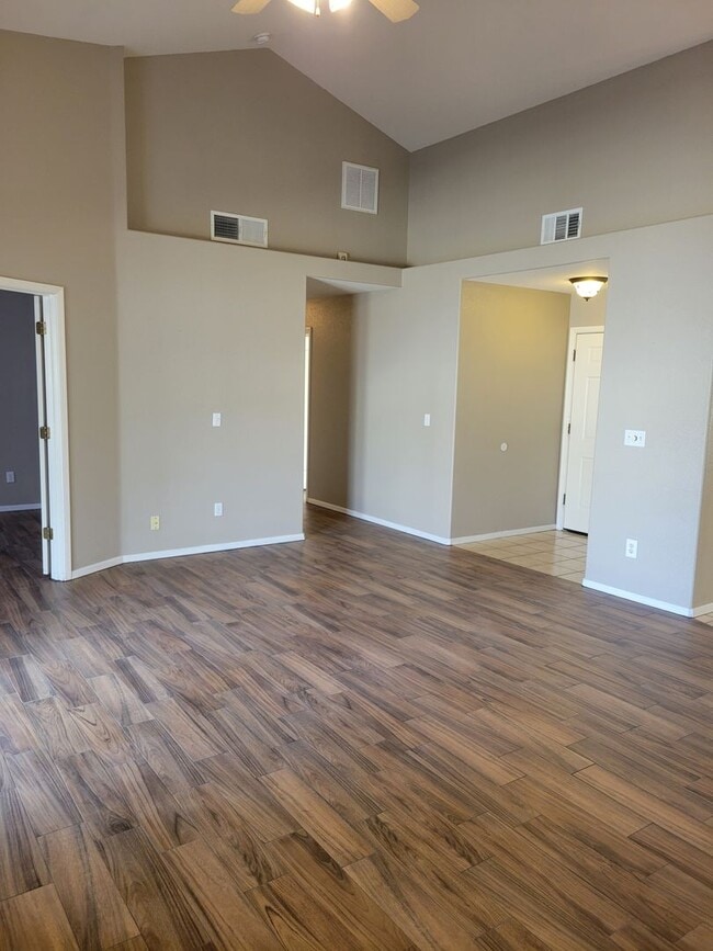 Building Photo - Beautiful 3 bedroom/2 Bath Home!