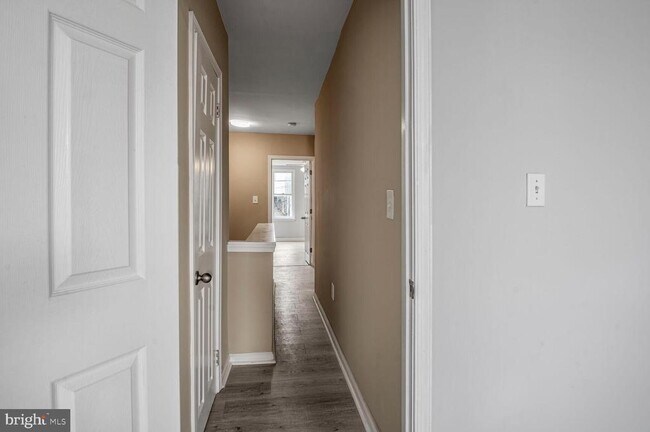 Building Photo - 1684 Darley Ave