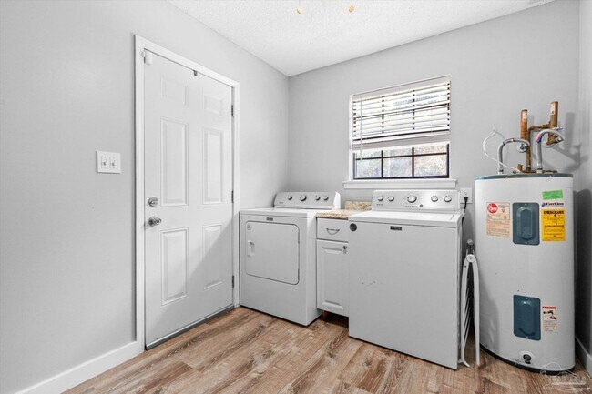 Building Photo - 10663 Silver Creek Dr