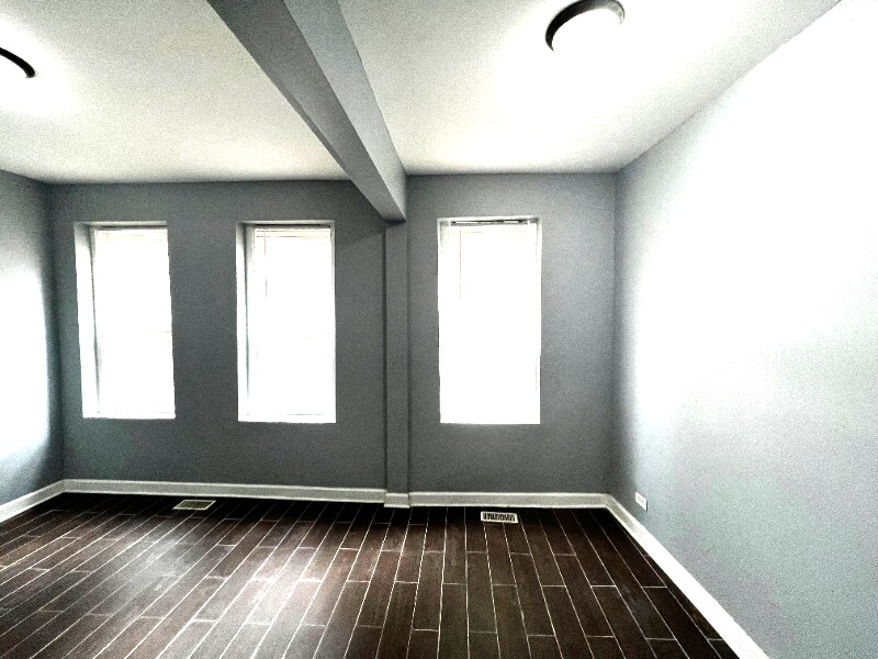 Building Photo - 10410 S Maryland Ave