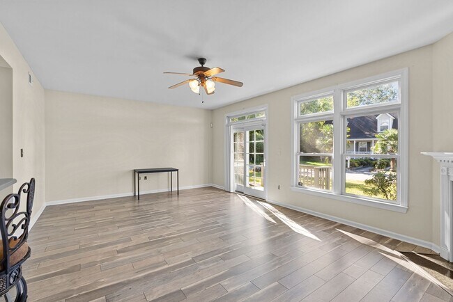 Building Photo - Spacious Condo in Norfolk