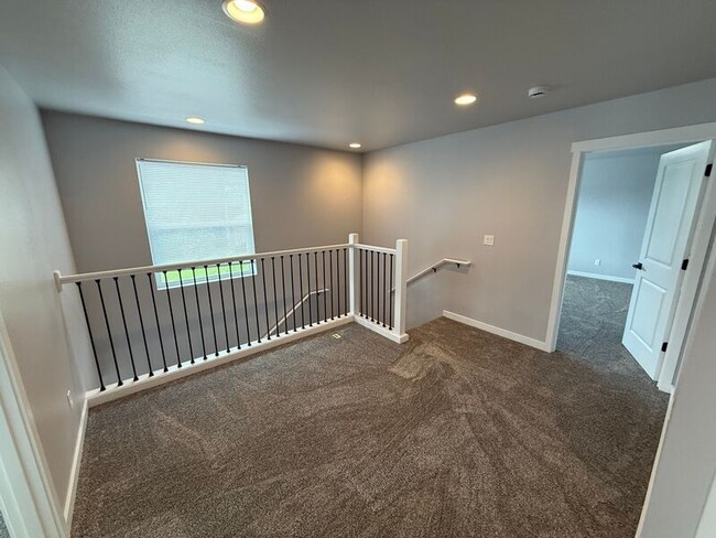 Building Photo - 2605 Laurel Ave NE