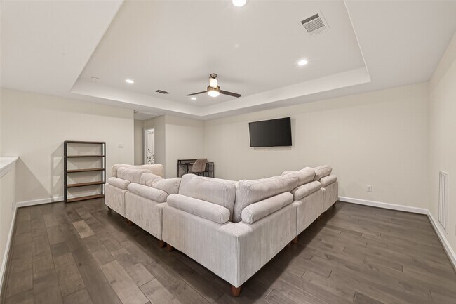 Building Photo - 1027 Gross St