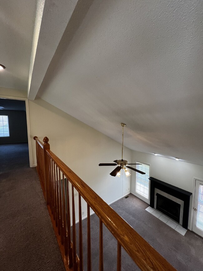 Building Photo - Charming 3 Bed, 2.5 Bath Home in Clarksvil...