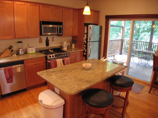 Building Photo - 118 Chestnut Ave