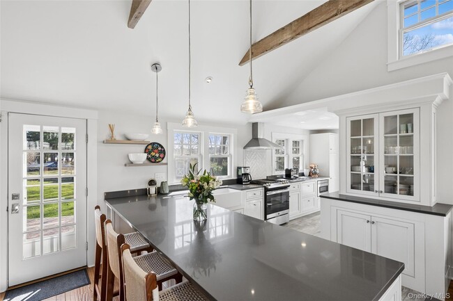 Building Photo - 250 Oak Rd