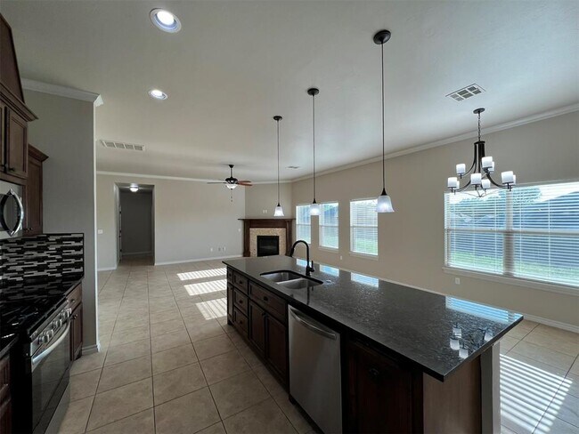 Building Photo - 203 Lyla Glen Dr