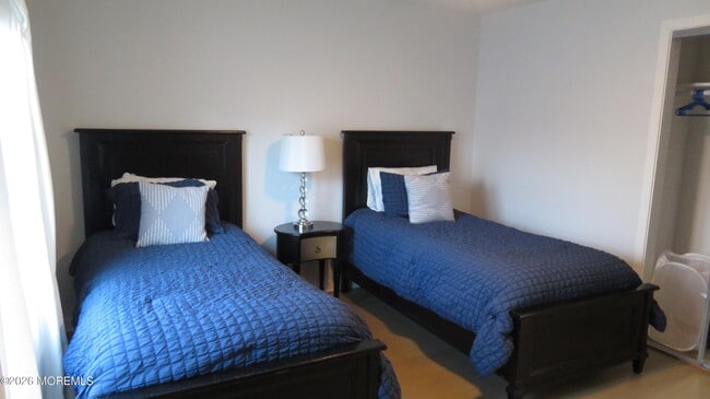 Building Photo - 165 Sunset Ln