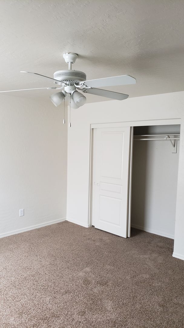 Building Photo - Spacious floorplan
