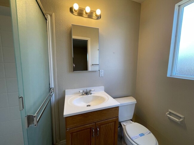 Building Photo - Single Story 3 Bedroom, 2 Bath Single Story Home with Huge Backyard!