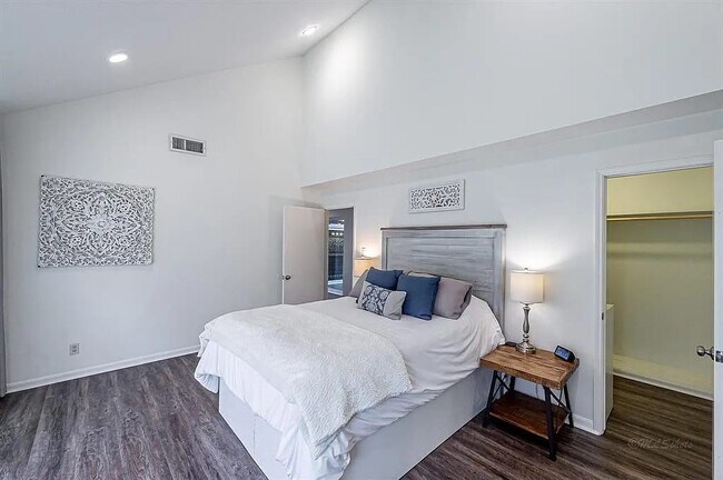 Building Photo - 14427 Briarhills Pkwy