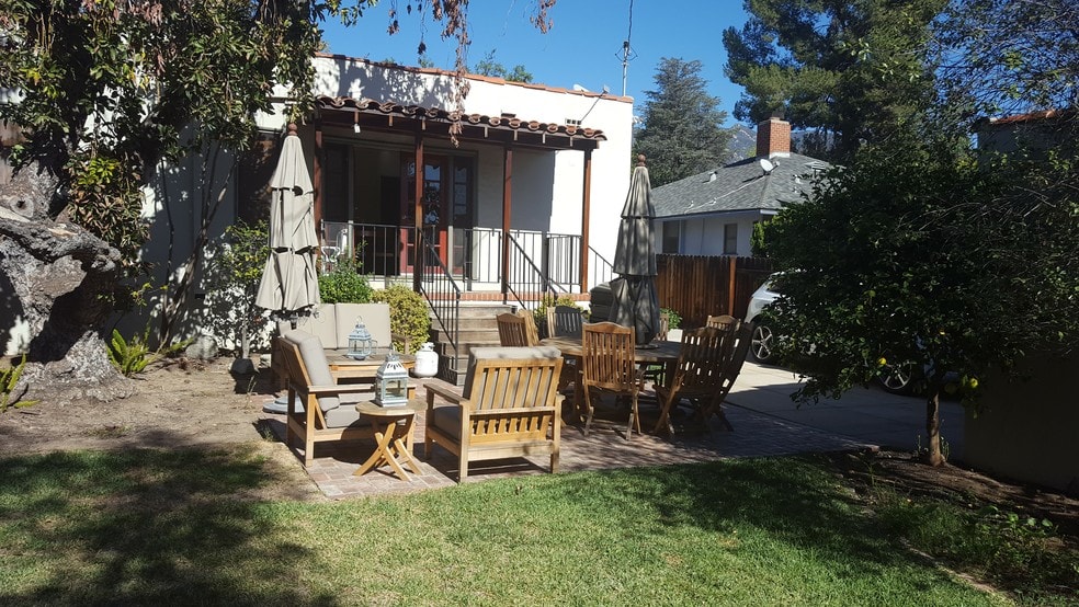 Back Patio - 2090 E Mountain St