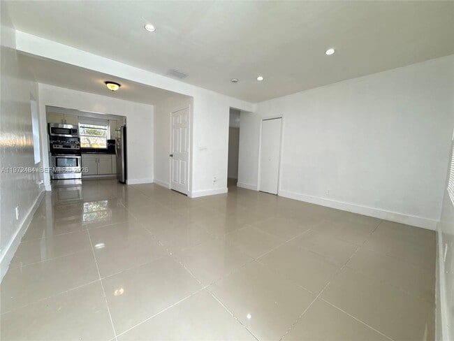 Building Photo - 911 NW 57th St