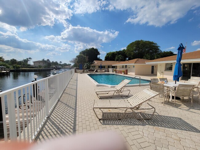 Building Photo - 1340 NE 28th Ave