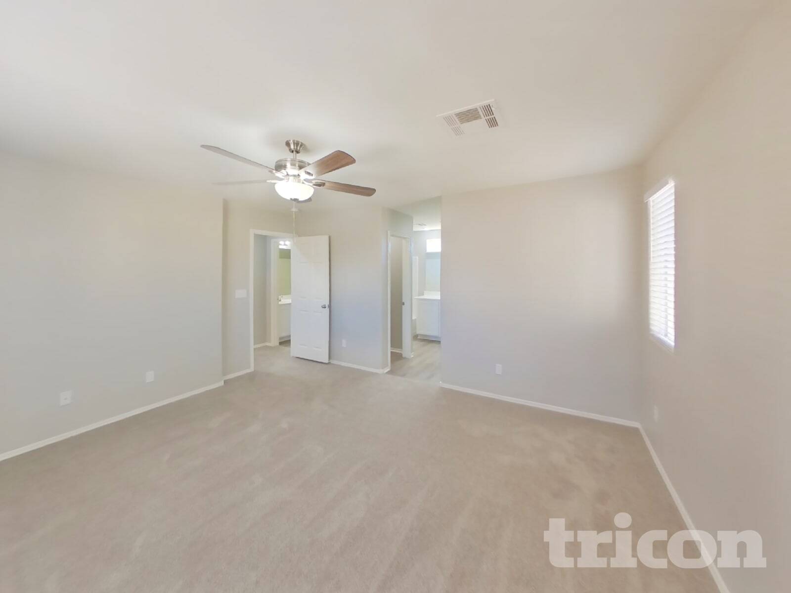 Building Photo - 977 Medina De Leon Ave