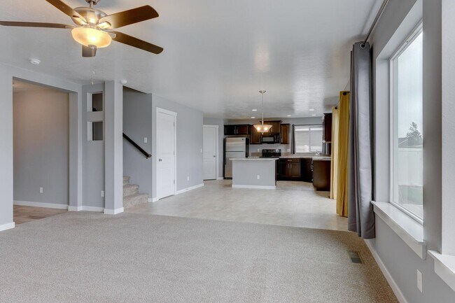 Building Photo - 4 Bed/2.5 Home In Kuna! - Pets Welcome!
