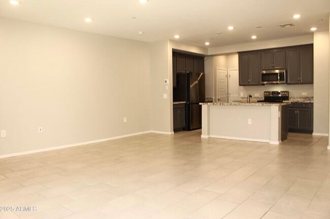 Building Photo - 2625 S Peppertree Dr