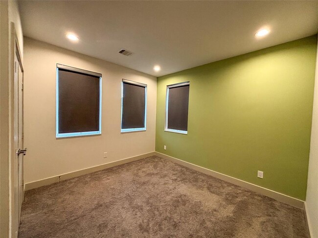 Building Photo - 4402 Bora Bora Ln