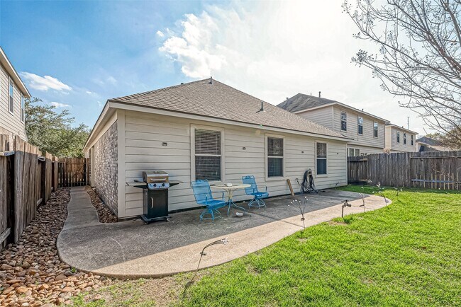 Building Photo - 2335 Village Leaf Dr