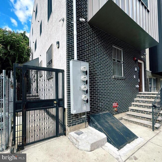 Building Photo - 1306-8 N Carlisle St