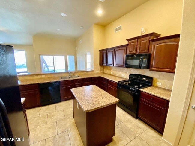 Building Photo - 14277 Desert Sky Dr